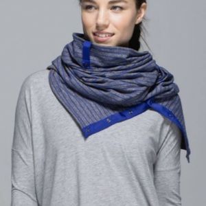 Reversible Lululemon scarf